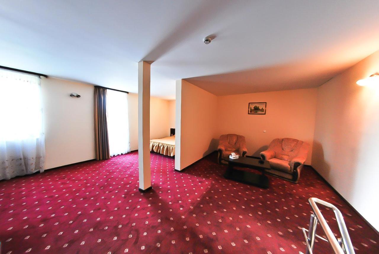 Hotel Magic Gt Trivale Πιτέστι Εξωτερικό φωτογραφία