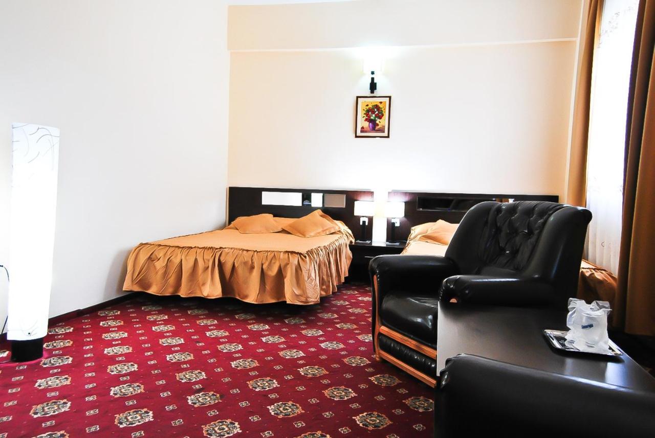 Hotel Magic Gt Trivale Πιτέστι Εξωτερικό φωτογραφία